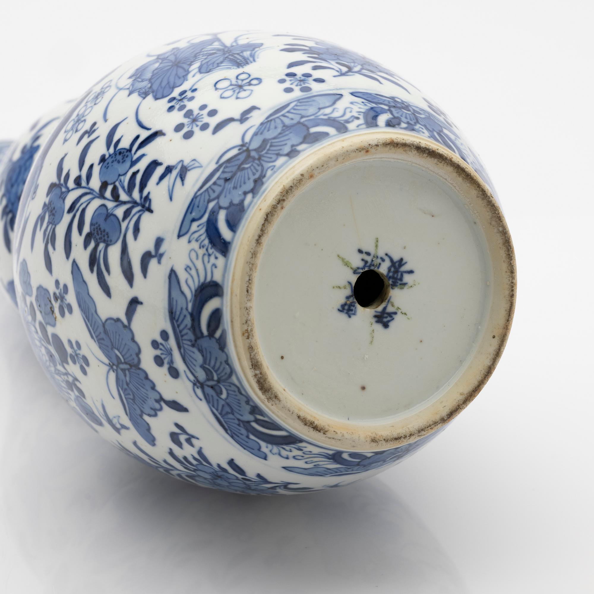 Vase, porcelain, China, 19th century.
