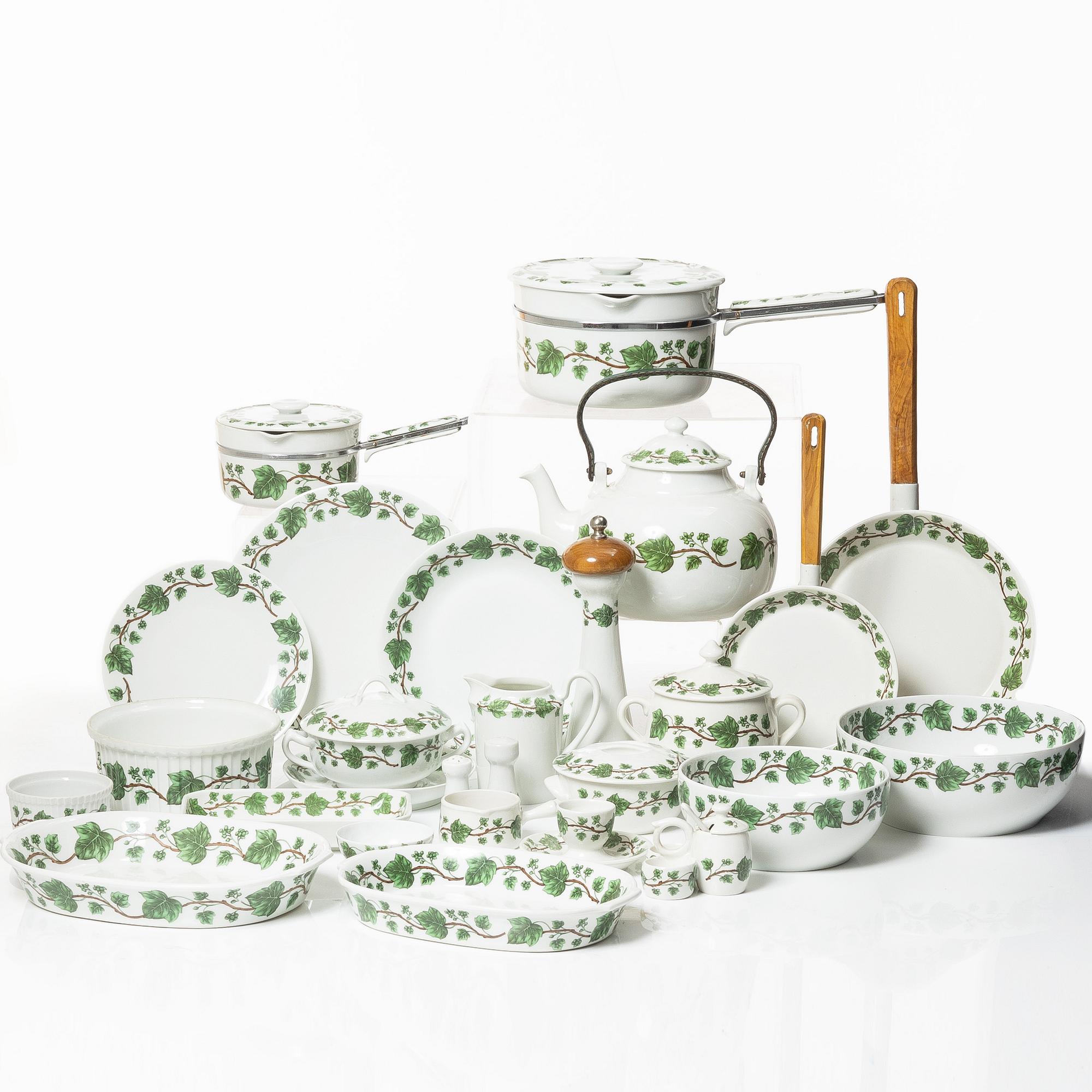 Service, 63 pieces, porcelain, Porcelaine de Paris, Limoges, France.