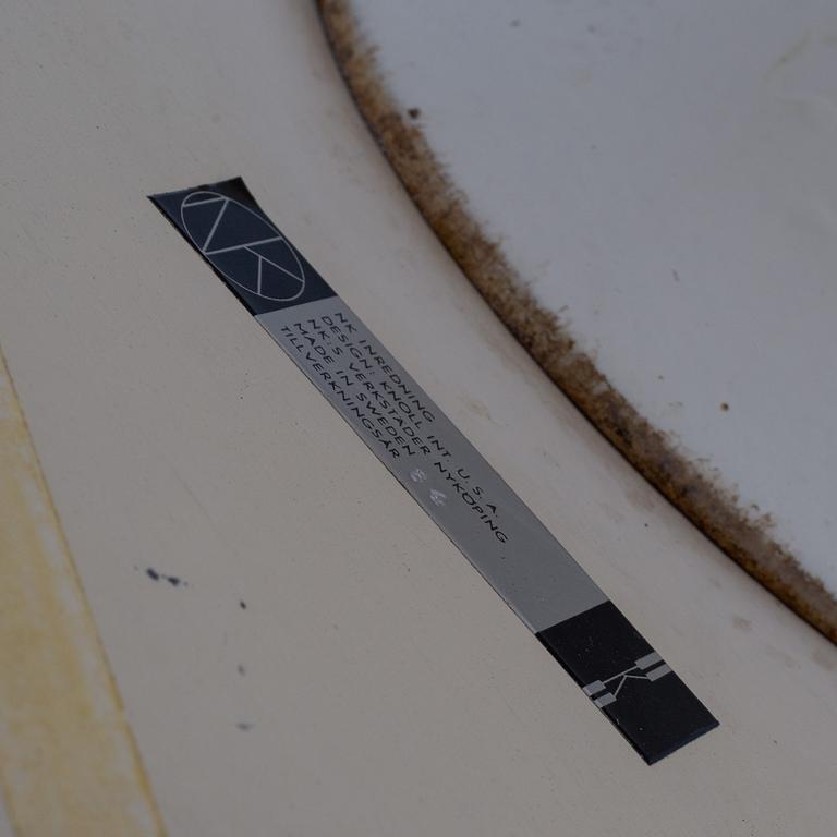 EERO SAARINEN, a 'Tulip' sofa table, from Knoll International, second half of the 20th century.