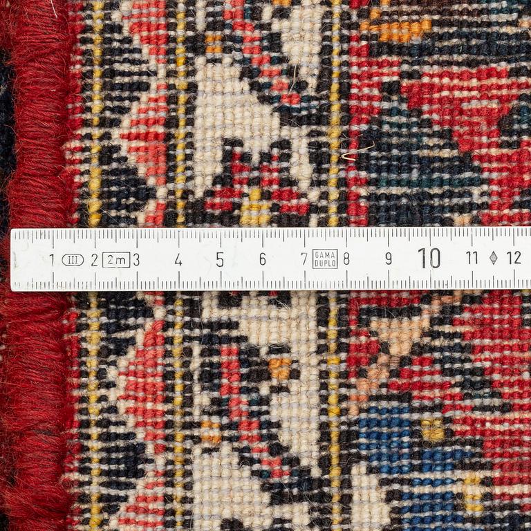 A Bakhtiari carpet, c. 305 x 205 cm.