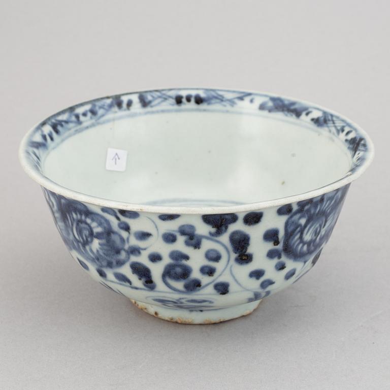 A group of four blue and white bowls, Ming dynasty (1368-1644).