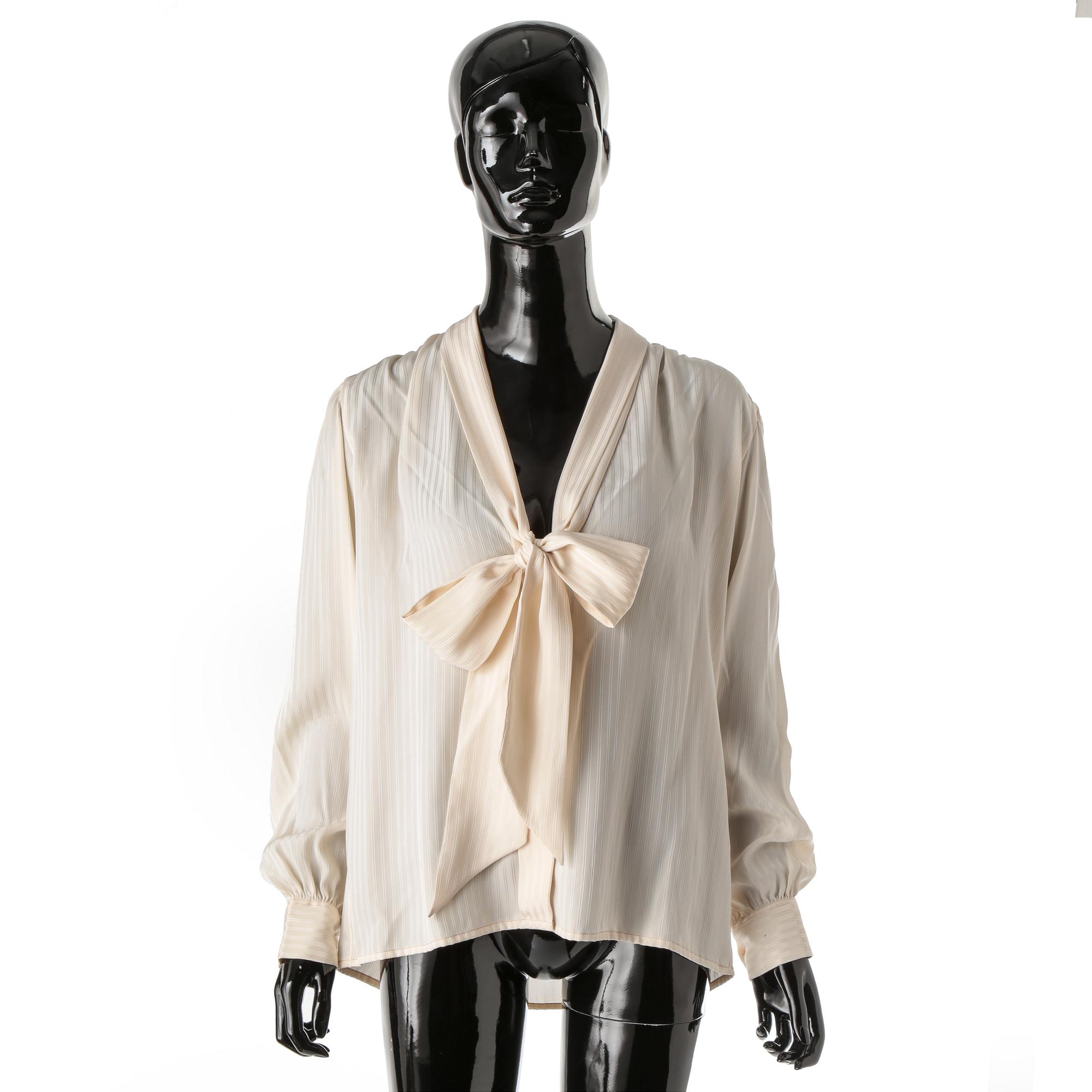 BLUS, Yves Saint Laurent.