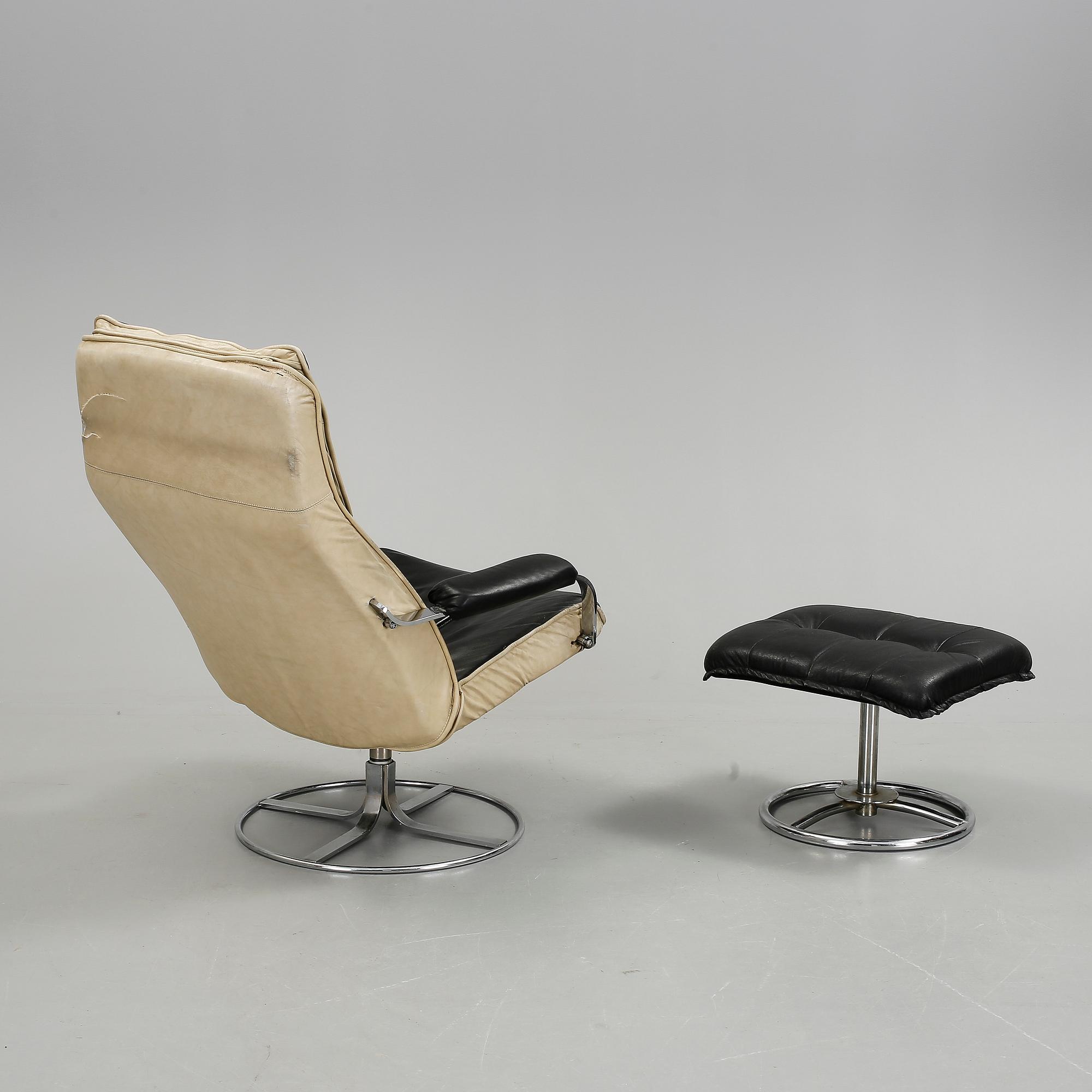 SNURRFÅTÖLJ MED FOTPALL, 1960-70-tal.