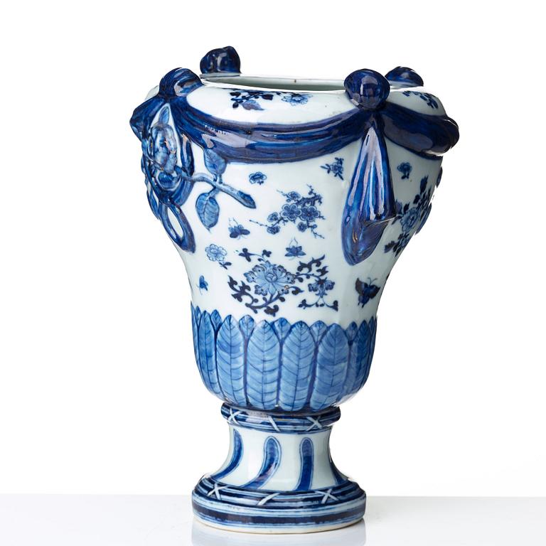 A blue and white vase, Qing dynasty, Qianlong (1736-95).