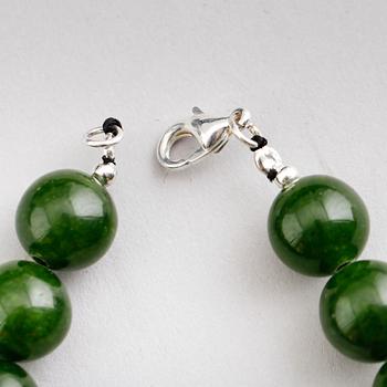 COLLIER, nefrit/grön sten.