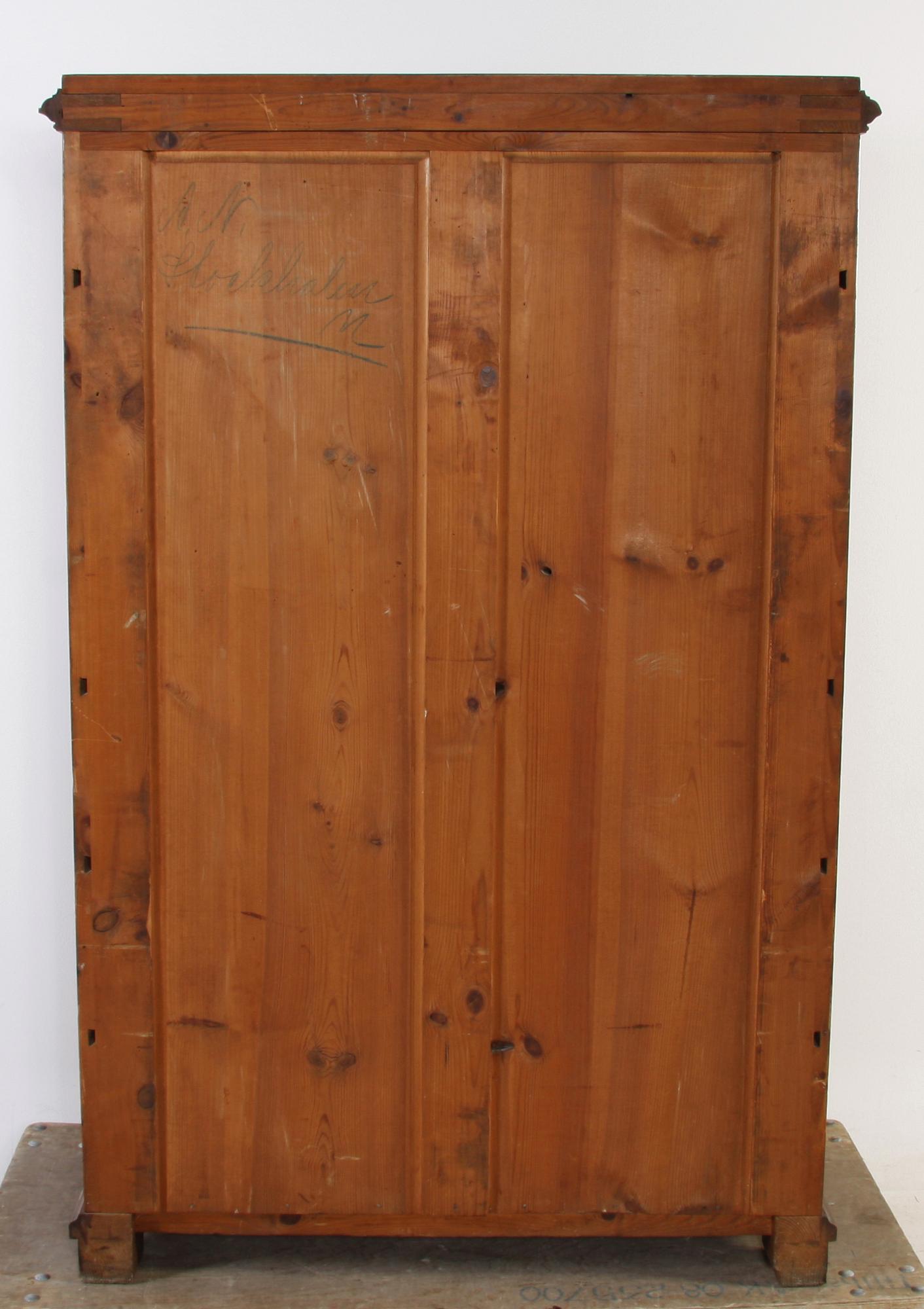 CHIFFONJE. Nyrenässans 1800-talets andra hälft.