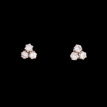 ÖRHÄNGEN, 18K vitguld, briljantslipade diamanter. Vikt totalt ca 1,0 g.