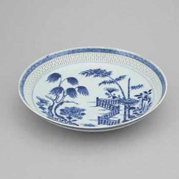 A blue and white dish, Qing dynasty, Qianlong (1736-95).