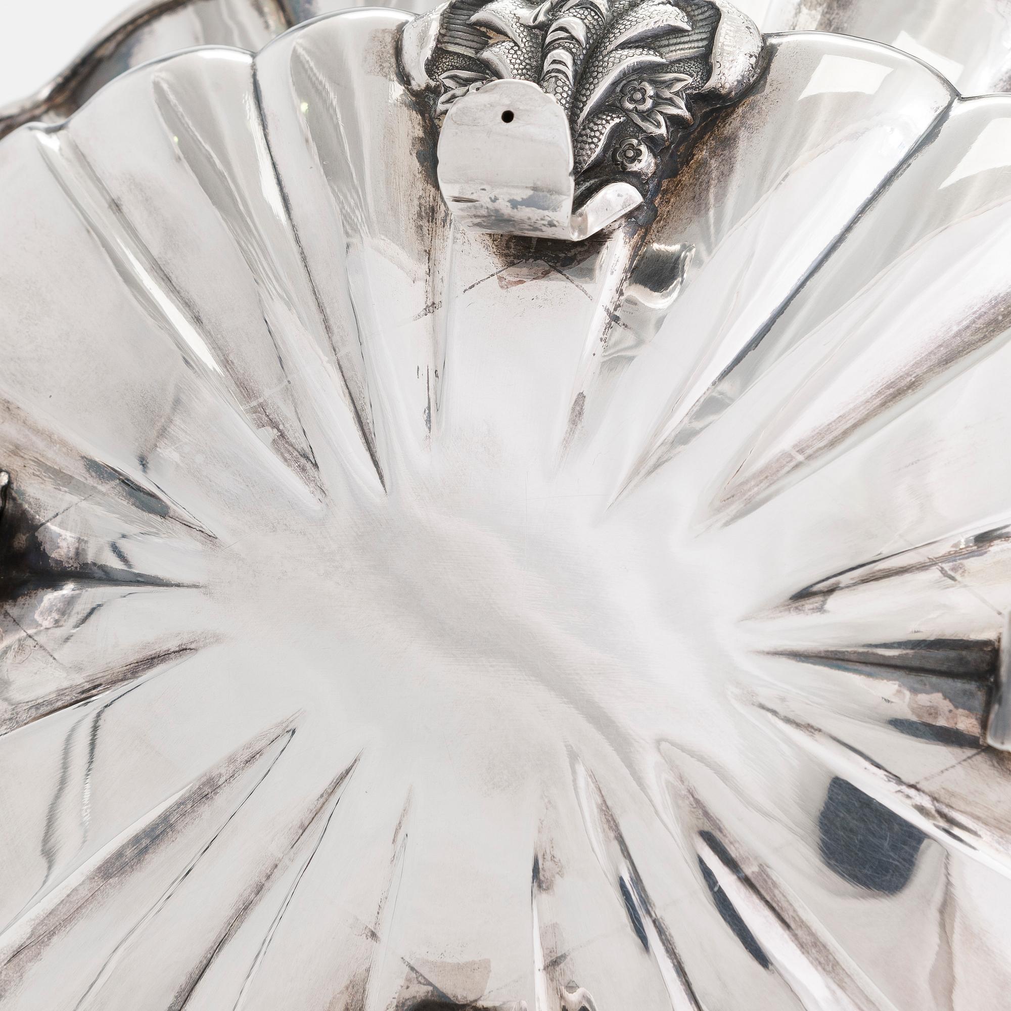Brödkorg, silver, delvis förgylld, Kultakeskus, Tavastehus 1928.