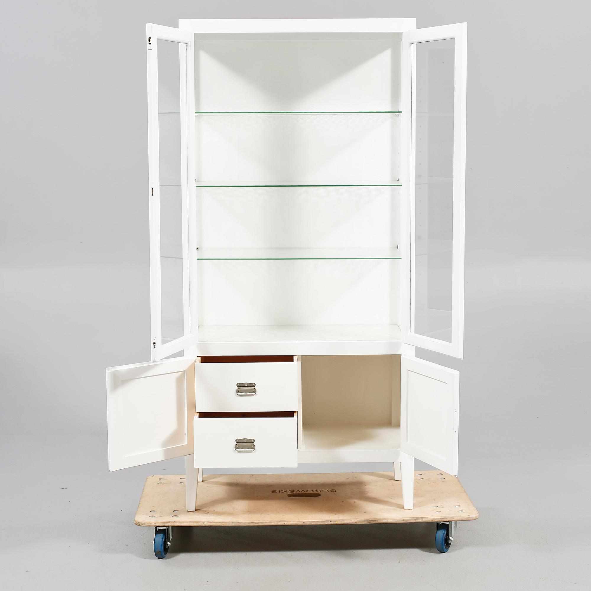 LÄKARSKÅP, 1900-talets mitt.