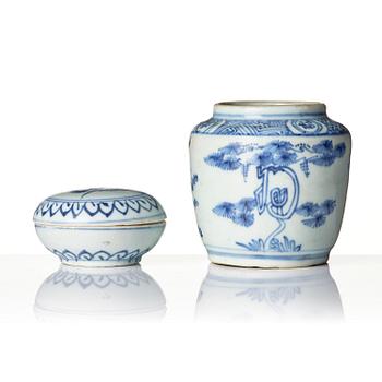 Kruka samt ask med lock, porslin. Mingdynastin, Wanli (1572-1620).