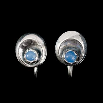 ARMBAND SAMT ÖRHÄNGEN, 2 par, silver och calcedon, Armbandet märkt Alton 1955.