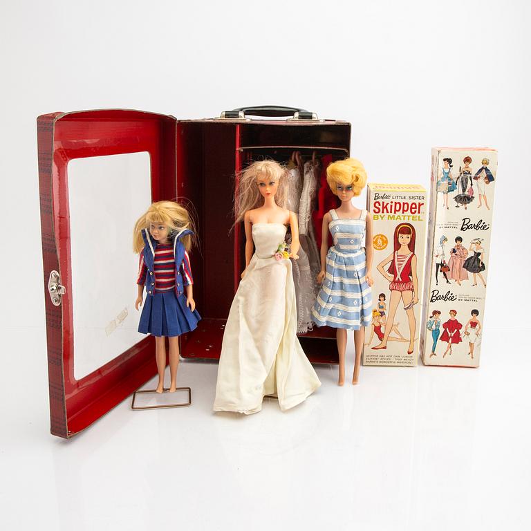 A set of Barbie dolls and accessories Matell 1960s.