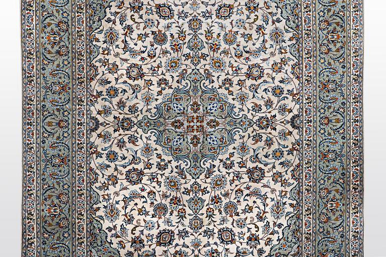 A carpet, Kashan 356 x 240 cm.