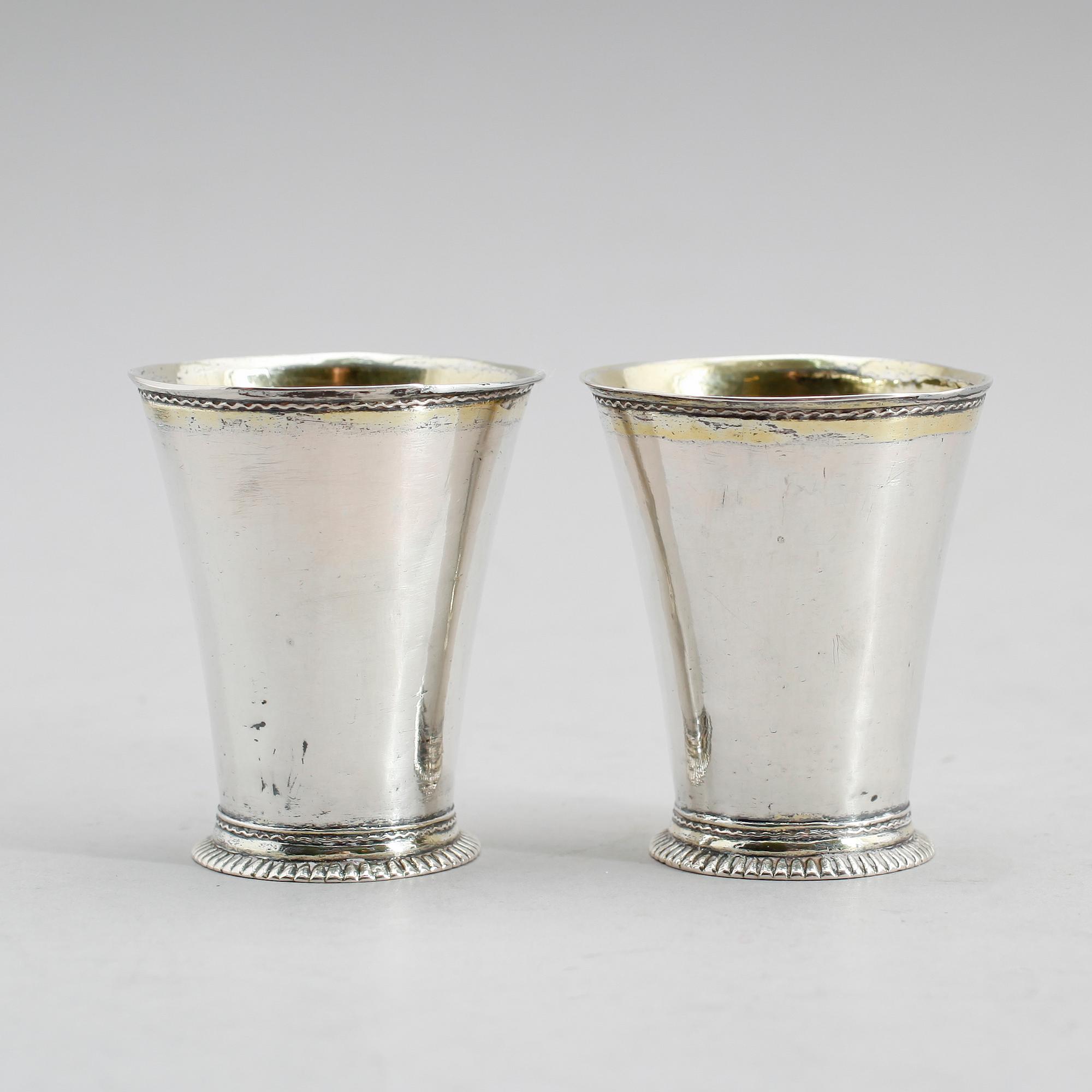 BÄGARE, 1 par, silver, Lars Castman, Vimmerby 1739-1784. Vikt ca 56 gram.