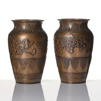 Vases, a pair, bronze, Japan, 20th century.