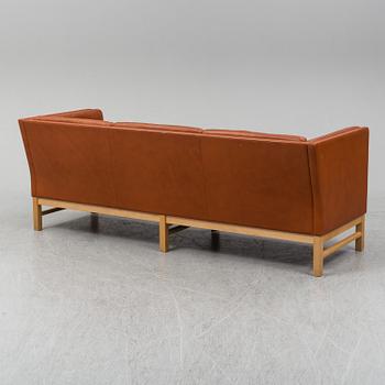 ERIK JÖRGENSEN/ERIK JØRGENSEN, an 'EJ 315-3' sofa.