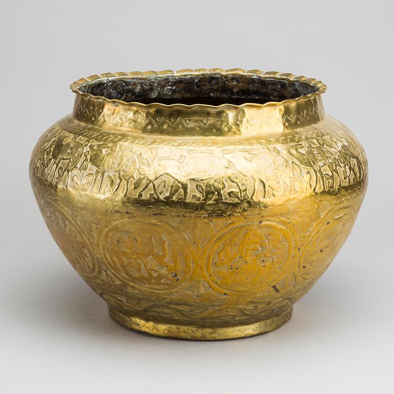 URNA, mässing, 1900-tal.