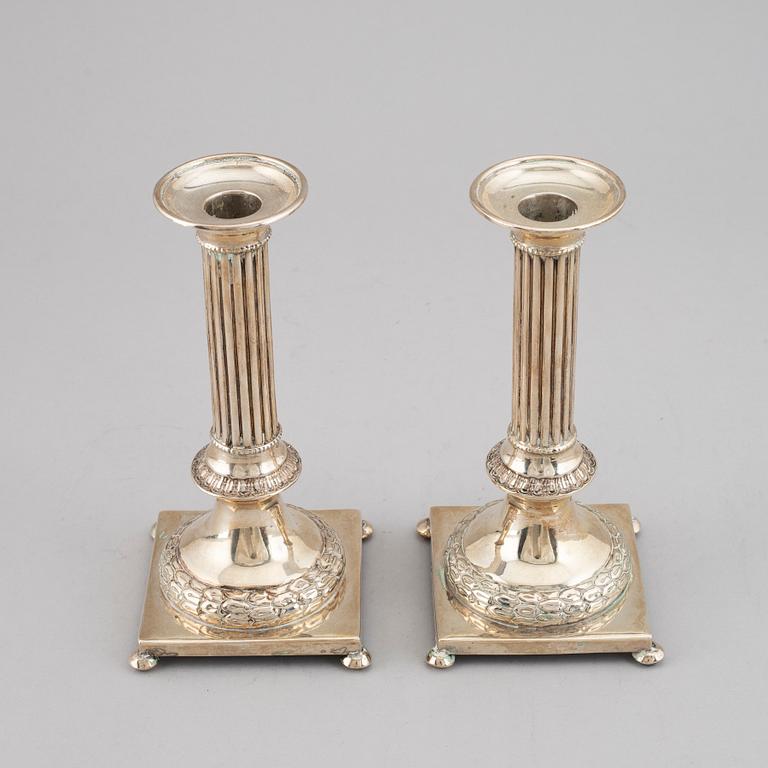 Silver candelsticks.