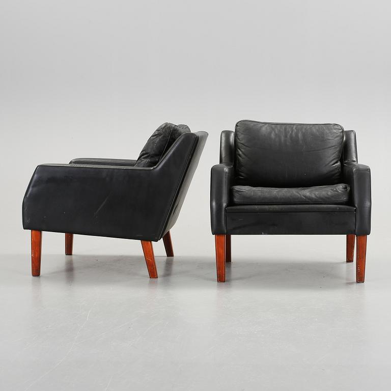 FÅTÖLJER, ett par, 1960-tal.