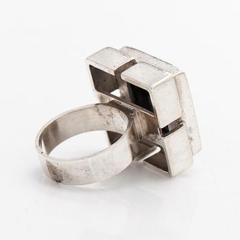 Helge Narsakka, sormus, hopeaa ja onyksi, Lahti 1963.