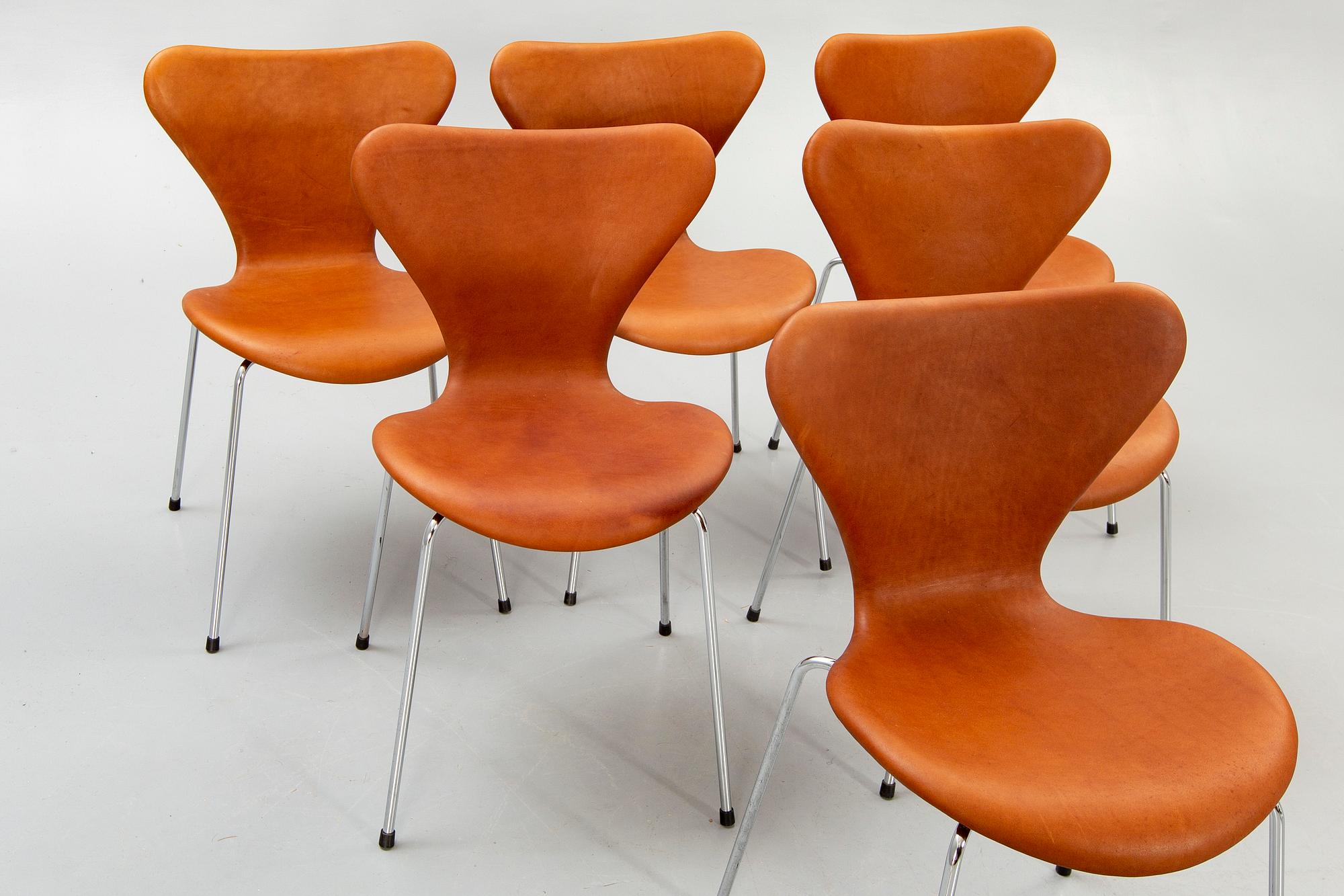 Arne Jacobsen,, chairs, 6 pcs, "Sjuan", Fritz Hansen, Denmark later part of the 20th century.
