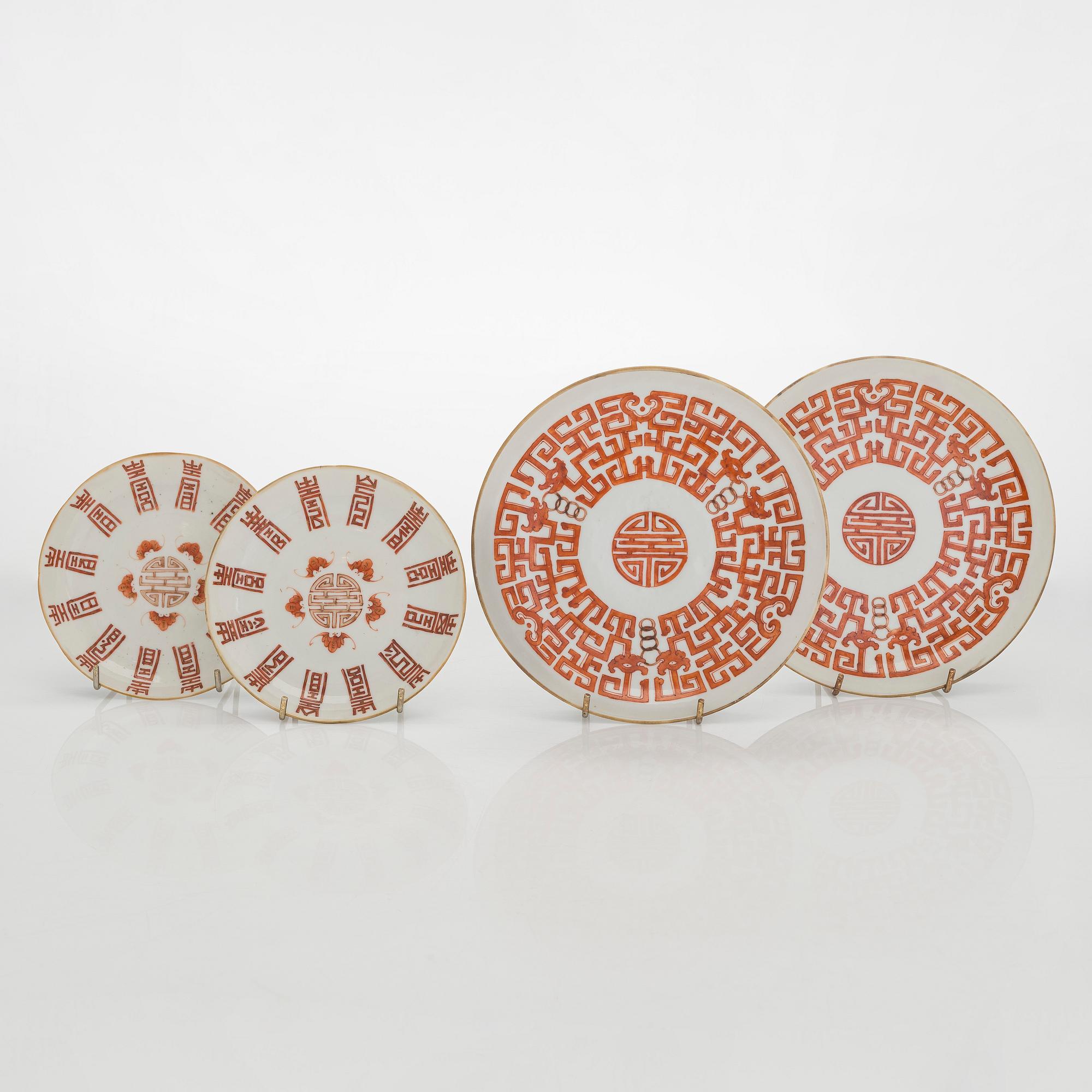 Tallrikar, 2 + 2 st, porslin, Kina, Qingdynastin, 1900-tal.