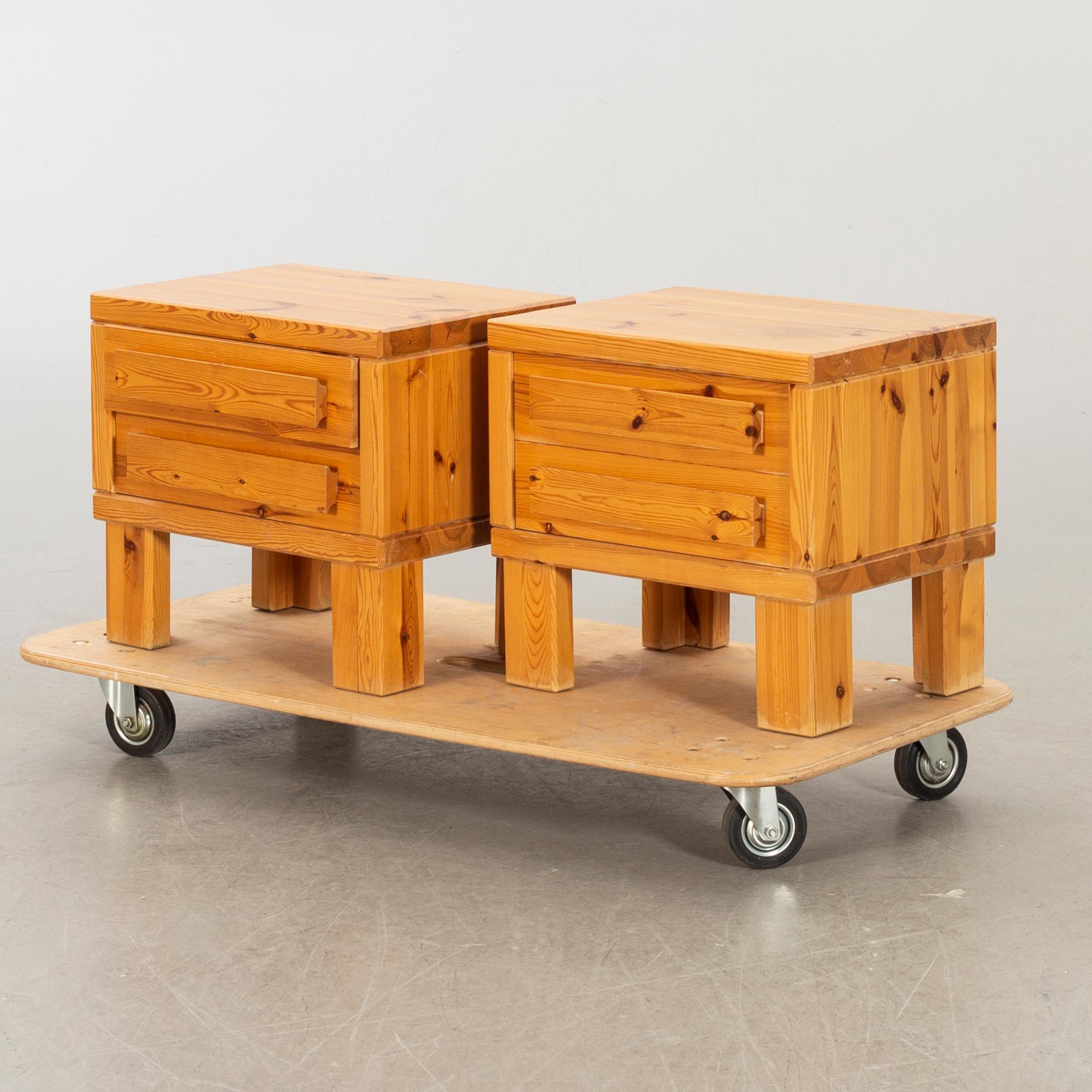 SÄNGBORD, ett par, furu, 1970-tal.