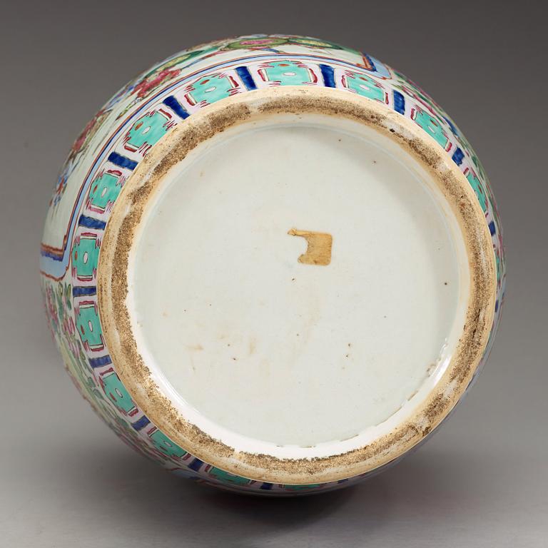 URNA, porslin. Sen Qingdynasti (1662-1912).