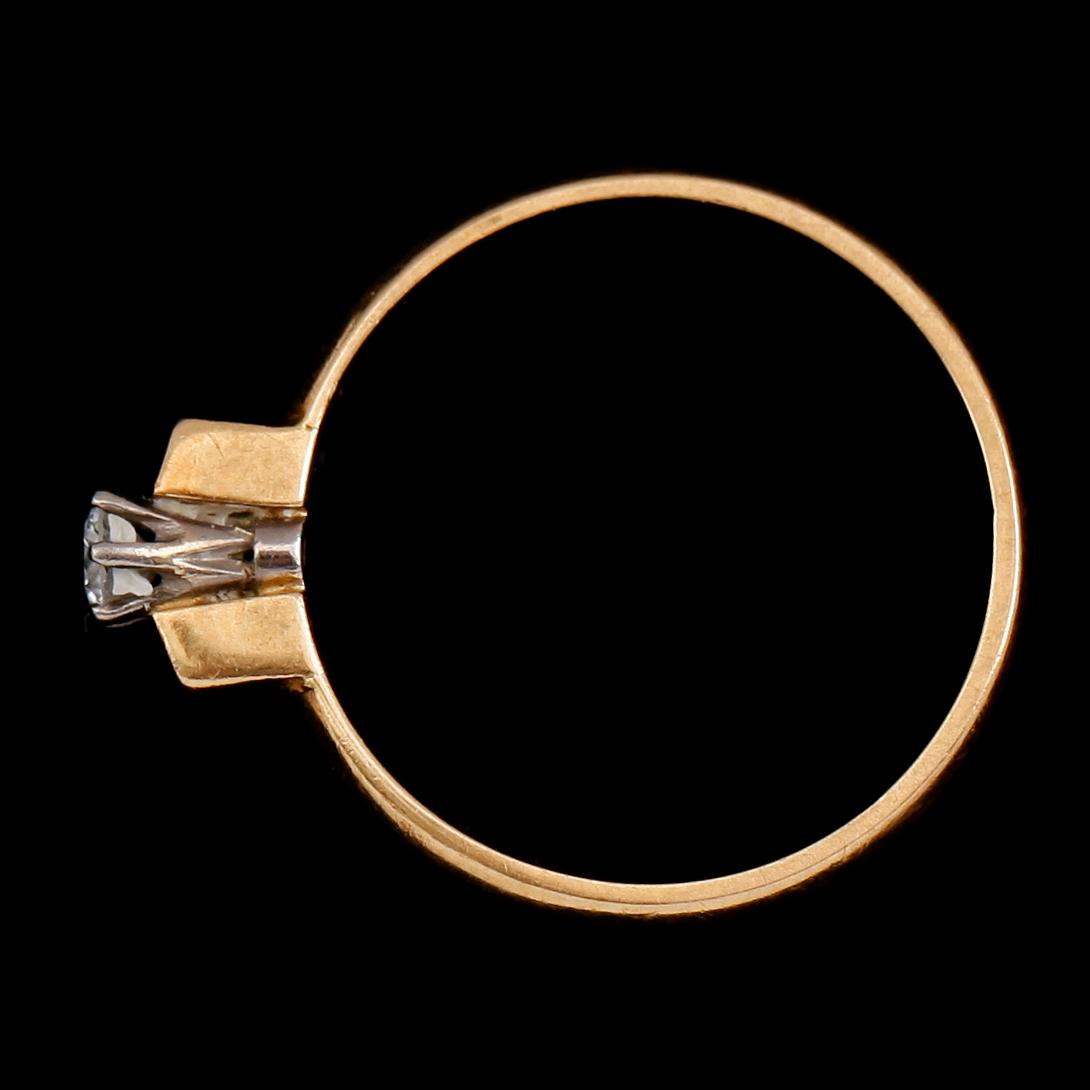 RING, 18 k guld, briljantslipad diamant. Total vikt 2 g.