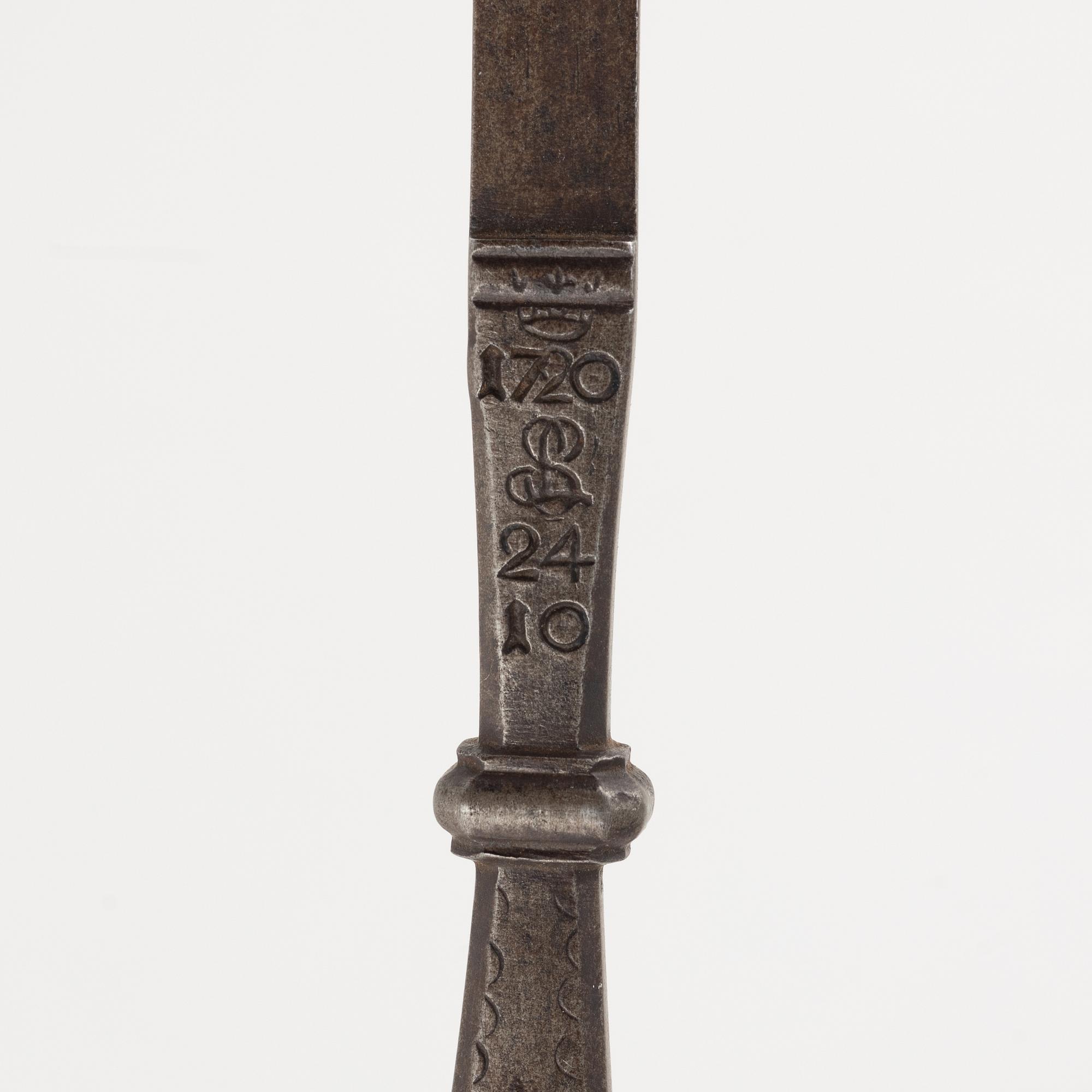 Iron cubit measure, dated 1720.