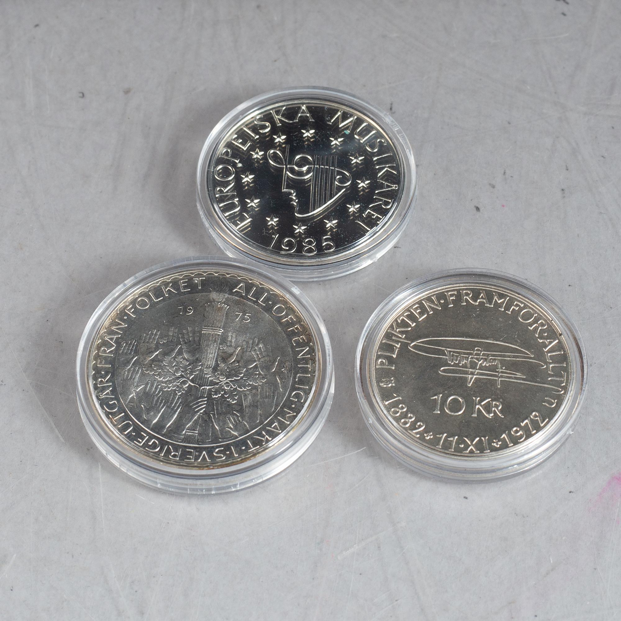 Myntsamling, minnes- och jubileumsmynt, 61 st, mestadels i silver. I tre schatull.