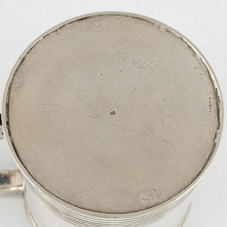 An English early 19th century silver mugg, unclear makers mark (possibly John Langland I), Newcastle 1800-1801.