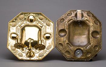 LJUSPLÅTAR, ett par, barockstil, 18/1900-tal.