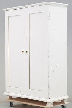 KLÄDSKÅP, delvis 1800-tal.