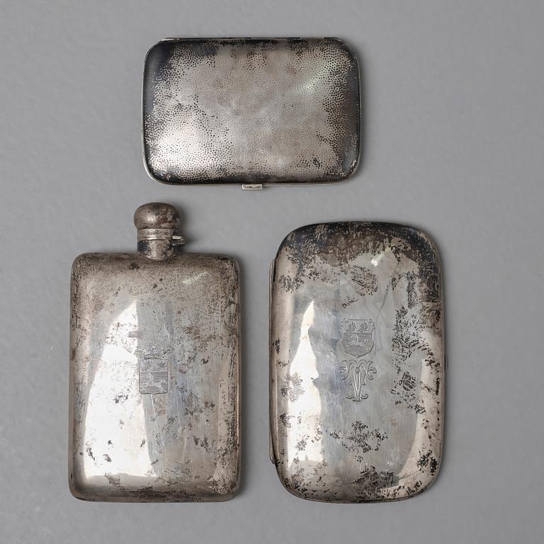 PLUNTA SAMT 2 ETUIER, silver, bla CG Hallberg, Stockholm 1927. Tot ca 628 gram.