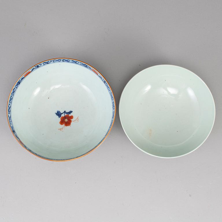 Two porcelain bowls, Qing dynasty, 18th/19th century.