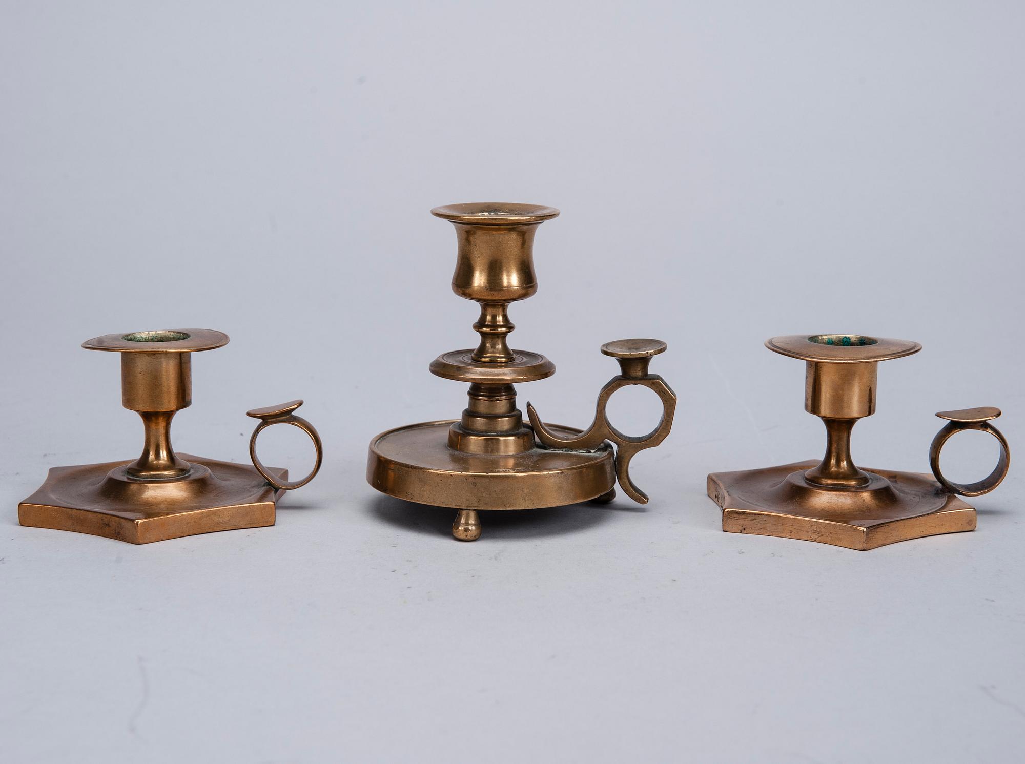 LJUSSTAKAR, 2+1 st, mässing, tillverkningsstämplar Tula och Pimonov, Ryssland, 1800-talets slut.