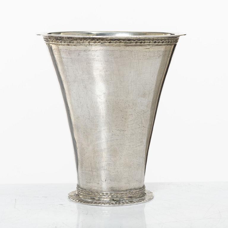 Jöns Lund, bägare, silver, Skara omkring år 1760.