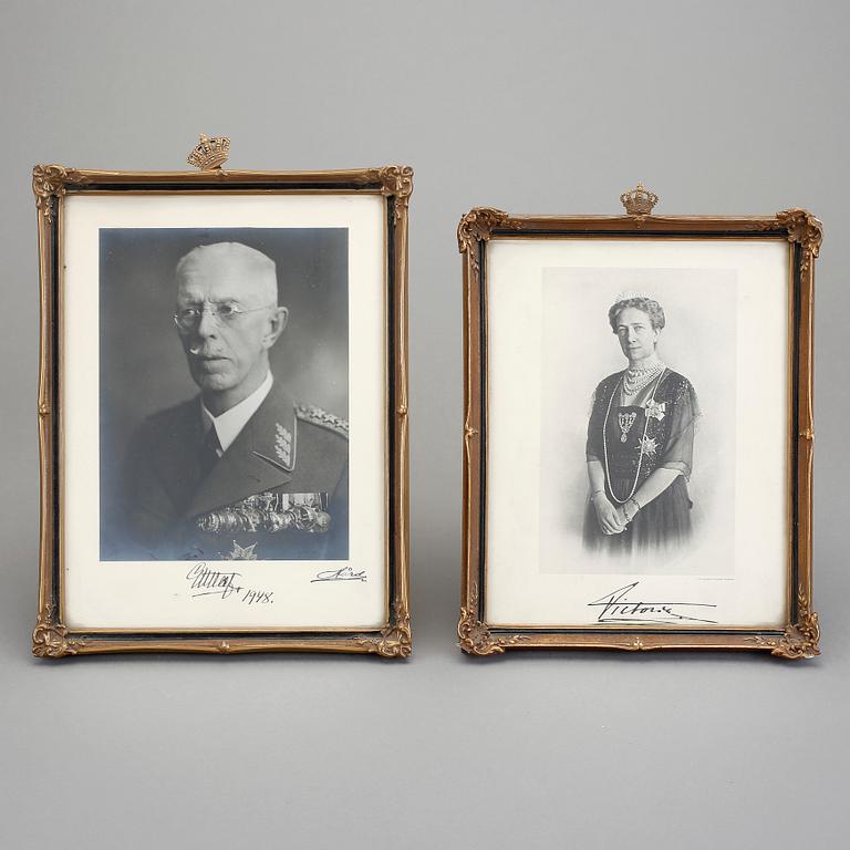 KUNGLIGA FOTOGRAFIER, 2 st, 1900-tal, signerade, varav ett daterat 1948.