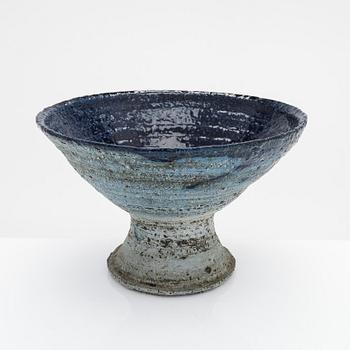 Raija Tuumi, a chamotte stoneware footed bowl, monogram signed RT, ARABIA 1970.