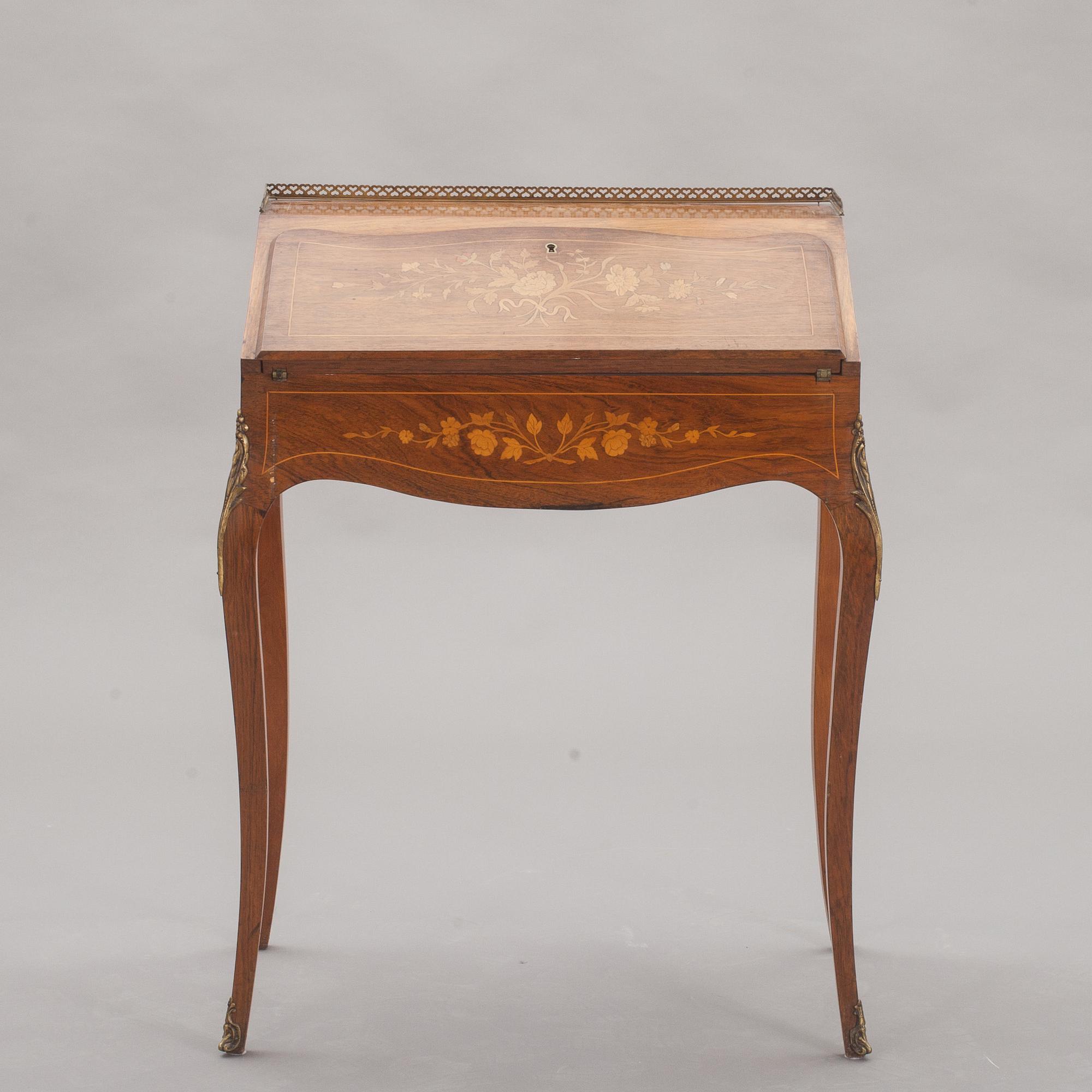 POUDREUSE, rokokostil. 1900-tal.