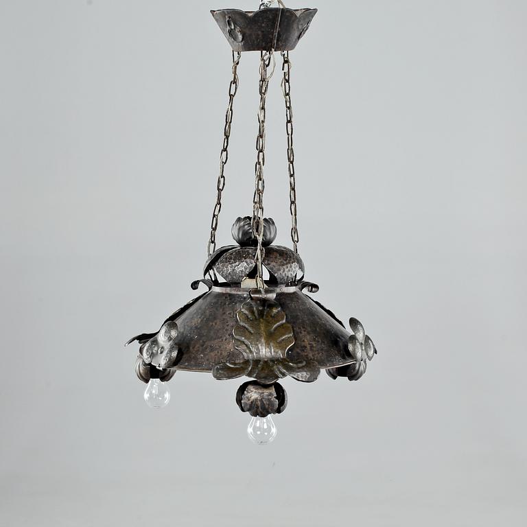 TAKLAMPA, jugend, 1900-talets första del. Höjd ca 80 cm.
