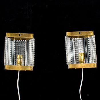 A pair of glass and brass wall lights by Wiktor Berndt for Swedish Crystal, 1970's.
