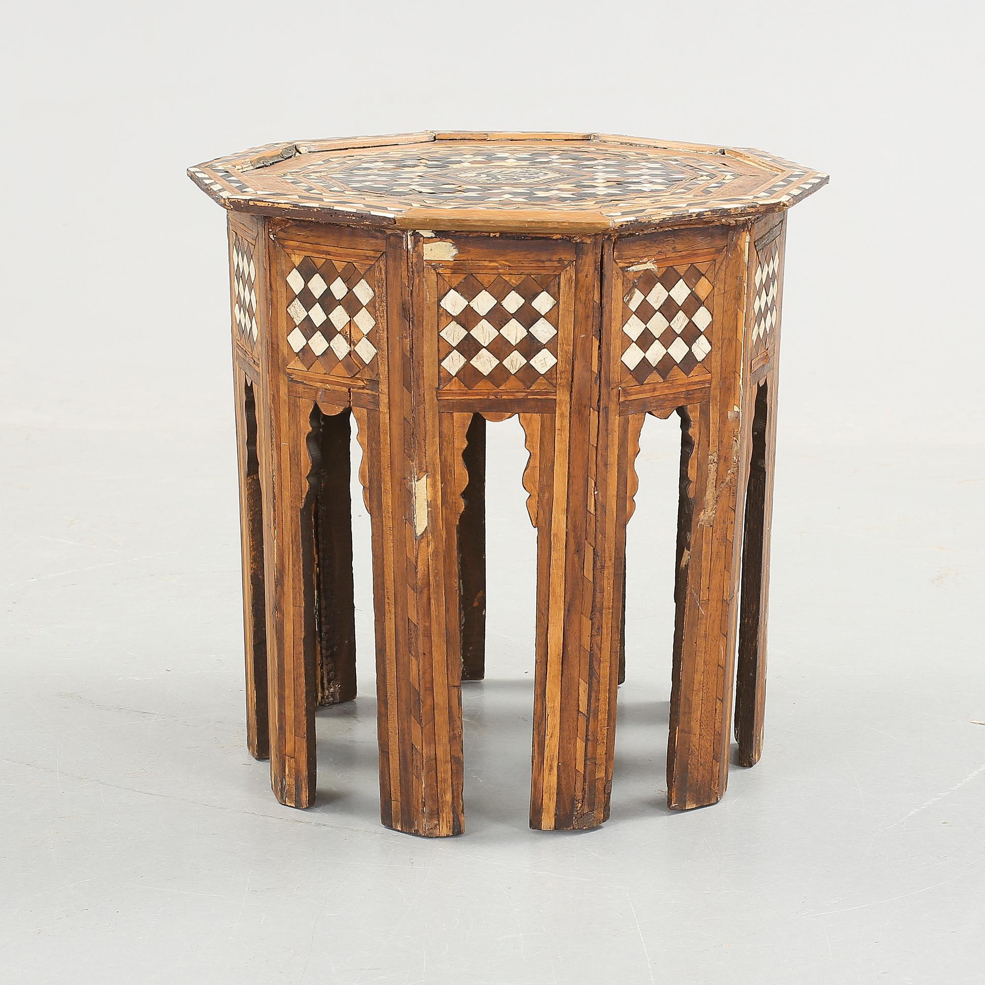 RÖKBORD, orientaliskt, 1900-tal.