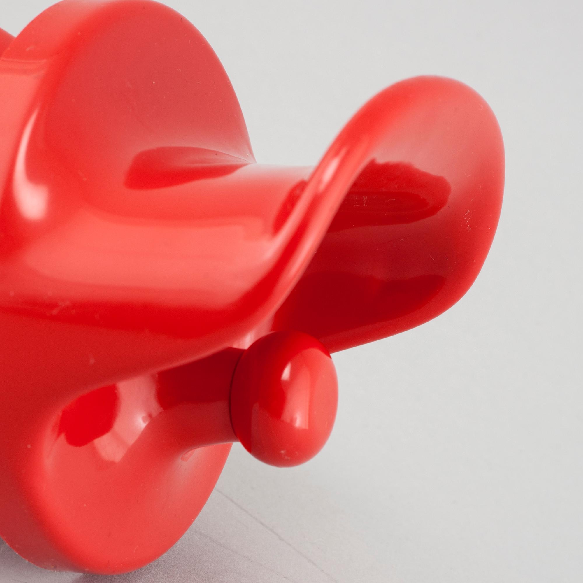 OLAF VON BOHR, 5 st klädkrokar, licenstillverkade av Husqvarna Borstfabrik för Kartell, 1970-tal.