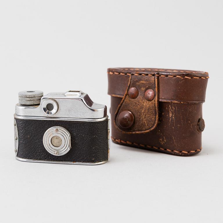 A Japanese Mighty Spy Camera Made in Occupied Japan with 1:4.5 lens and a leather Case.