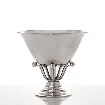 Johan Rohde, skål på fot, Georg Jensen Köpenhamn, 1945-77, sterling silver, designnr 6.