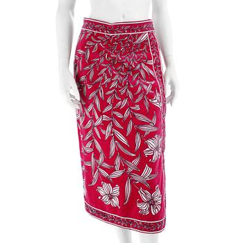 816. EMILIO PUCCI, a pink velvet skirt, size 40.