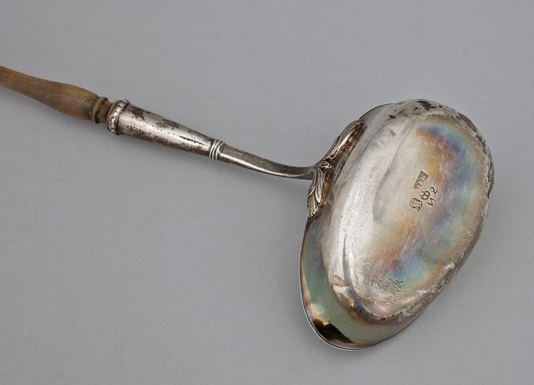 SOPPSLEV, silver samt trä, Johan Fredrik Hollman, Skänninge, verksam 1775-1828, otydl årsstämpel.